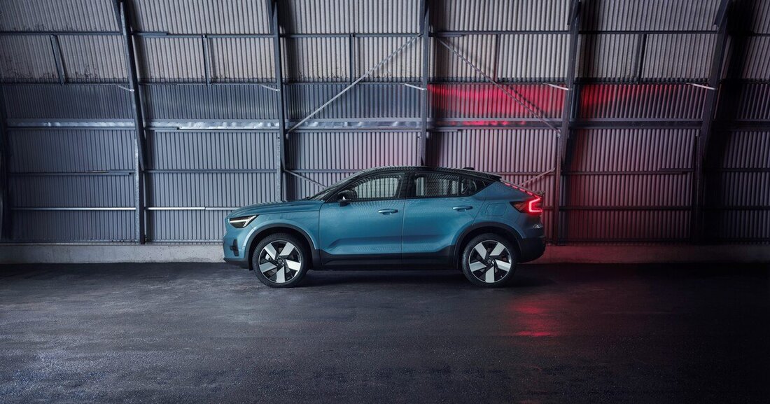 Die jüngste Volvo-Meldung schlug hohe Wellen: Direktvertrieb ab jetzt. Nur mehr E-Autos ab 2030. Aber was steckt dahinter? Wir haben mit einem Volvo-Händler gesprochen und gefragt, ob er noch gut schlafen kann. 