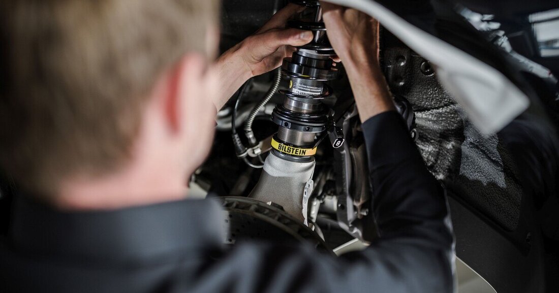 Bilstein baut für Porsche und Maserati elektronische Dämpfungssysteme, die patentgeschützt und so komplex sind, dass ein Nachbau für den Aftermarket wirtschaftlich nicht möglich ist.