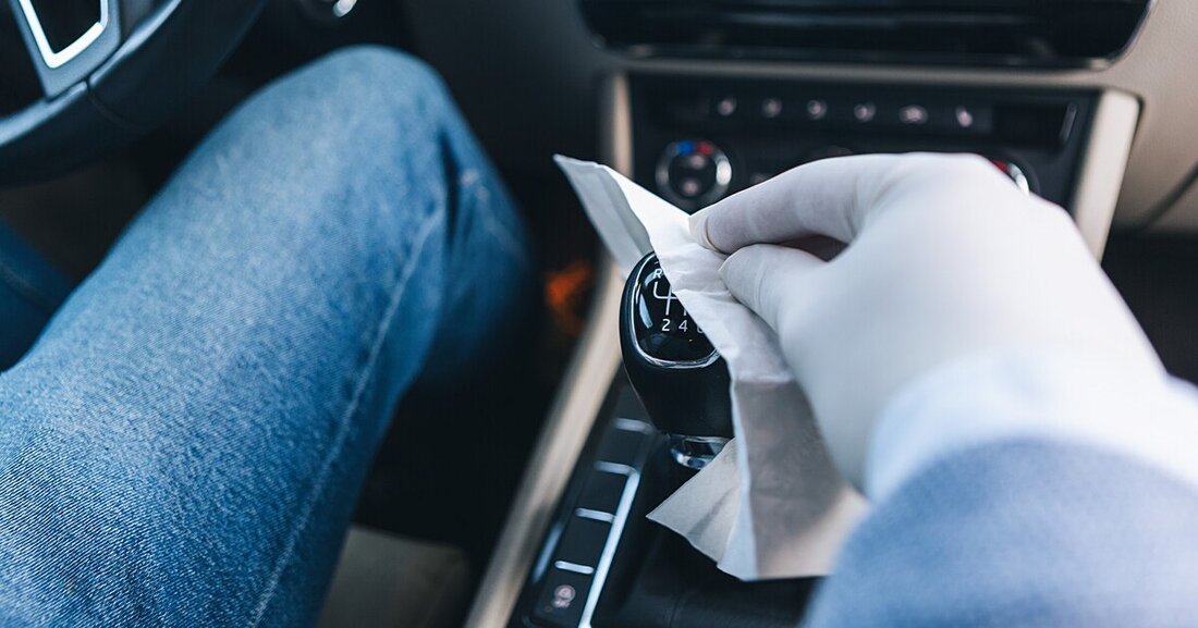 Nie war ein wirksamer Hygieneschutz für das Fahrzeug so bedeutend wie heute. Damit Autohäuser, Lackier- und Karosseriebetriebe ihren Kunden mehr Sicherheit bieten können, bringt AkzoNobel das hochwirksame Desinfektionsmittel OC100 auf den Markt.