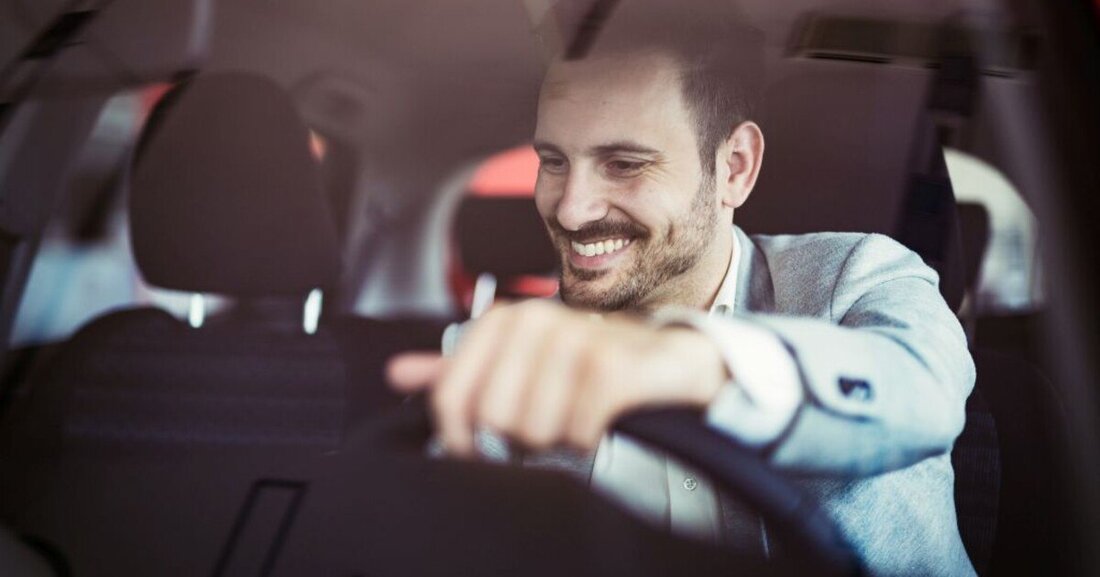 Spannende News vom Neuwagenmarkt: Im März hat sich der heimische Automarkt deutlich erholt. Er bleibt zwar fest in Händen des VW-Konzerns, das meistverkaufte Modell stellt diesmal aber ein anderer Hersteller. Und das ist eine echte Premiere! 