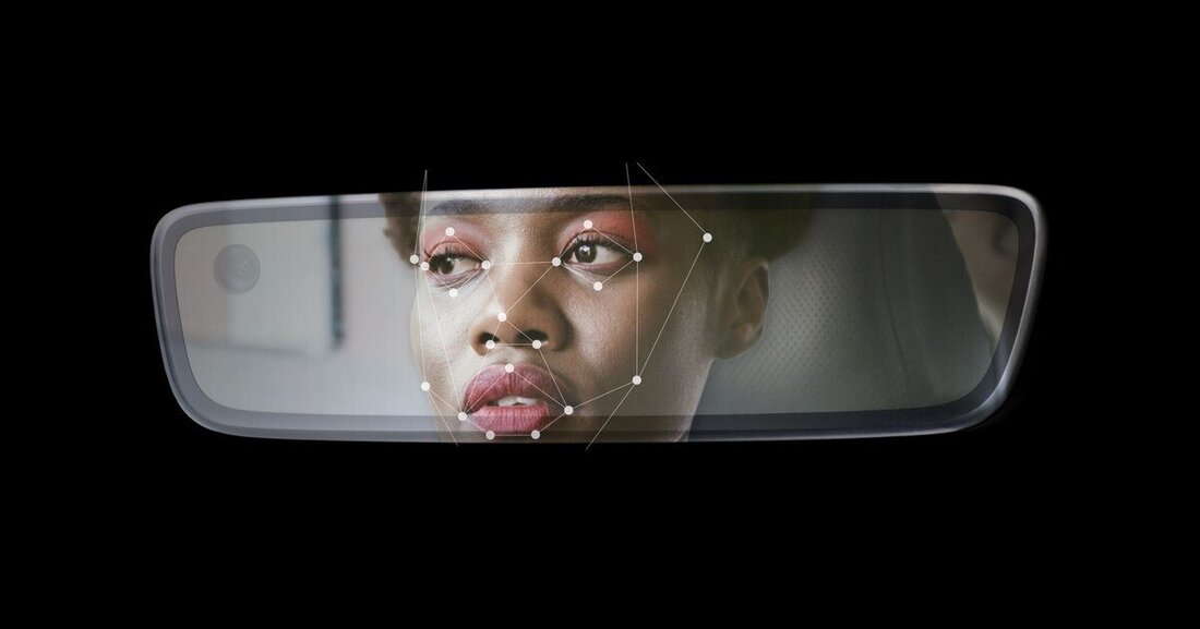 Das neue Driver Monitoring System von Magna warnt den Autofahrer, wenn er seinen Blick zu lange von der Straße abwendet.