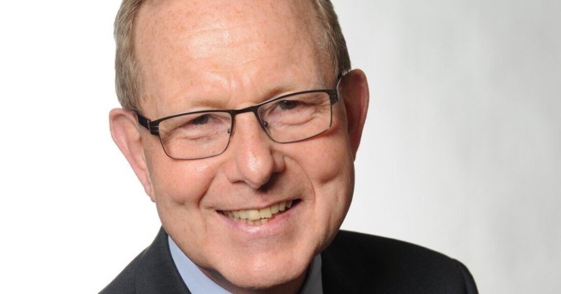 „Aus den Augen, aus dem Sinn.“ Dieser Spruch gilt leider oft auch beim Führen von Mitarbeitern im Homeoffice. Managementberater Hans-Peter Machwürth rät, mit ihnen regelmäßig Feedbackgespräche zu führen. 