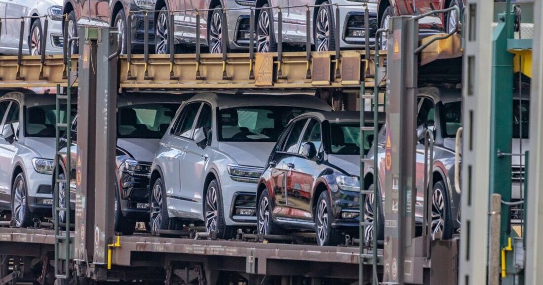 Mit dem Neuwagenmarkt verhält es sich wie mit dem berühmten Glas, das je nach Betrachtung halb voll oder halb leer ist. Die gute Nachricht: Der Markt wächst heuer rasant. Die schlechte: Die Verkäufe liegen noch deutlich unter Vorkrisenniveau.