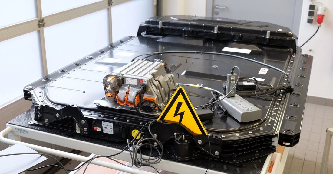 Mit den Ausbildungsangeboten der Automotive-Akademie machen Sie Ihre Werkstatt fit für das Elektro Zeitalter.