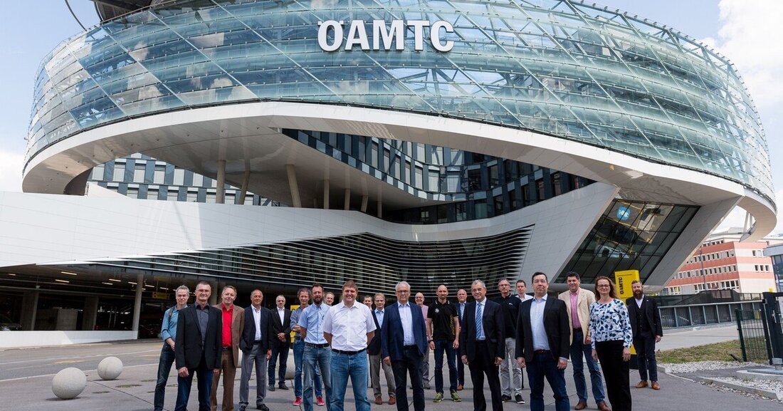 Im Rahmen einer Präsentation der neuen OVE-Richtlinie R19 stellte der ÖAMTC mehrere spannende E-Mobilitätsprojekte vor und zeigt sich damit bestens vorbereitet für den Wandel der Antriebstechnologien.