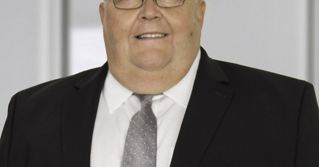 Nach 35 Jahren verlässt ein wachechter Vertriebsprofi wohlverdient und mit toller Erfolgsbilanz die Branche. 