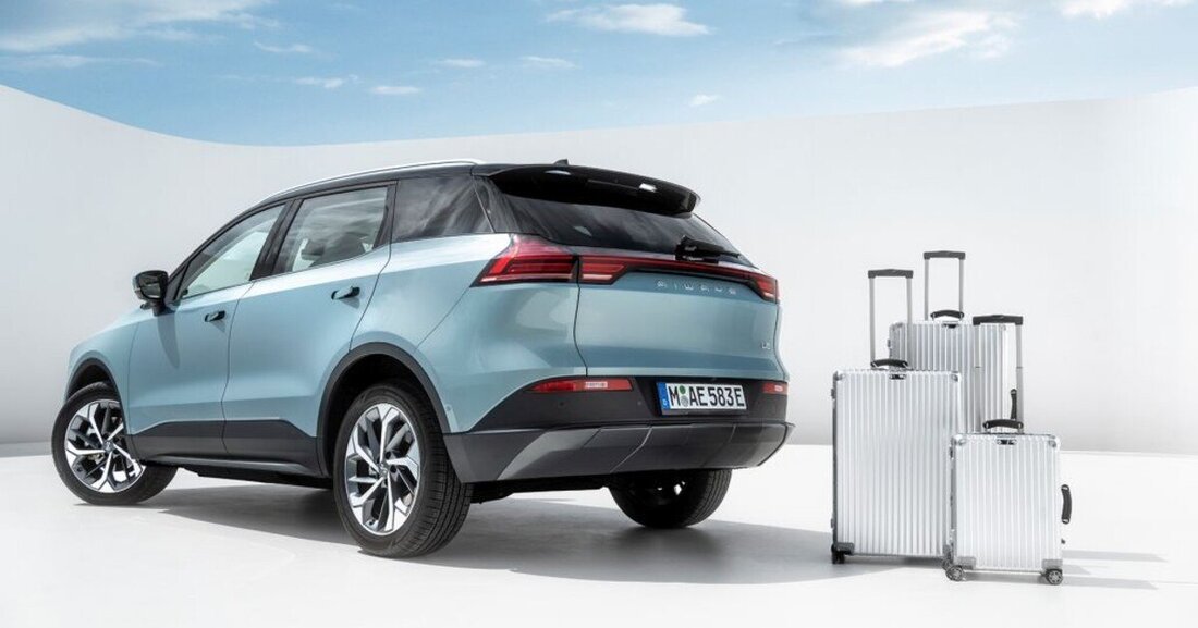 Der Umstieg auf E-Mobilität schreitet voran, wobei immer mehr Fahrzeuge made in China auf Europas Straßen zu sehen sind – auch in Form von Leihautos.