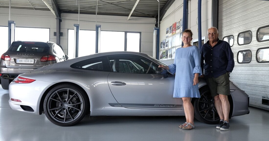 Ein 13 Jahre alter Porsche 911 landet in der Werkstatt von Josef Barbach mit einem ungewöhnlichen Problem: Die im Fahrzeugschlüssel individuell programmierten Komfortfunktionen spielen verrückt.