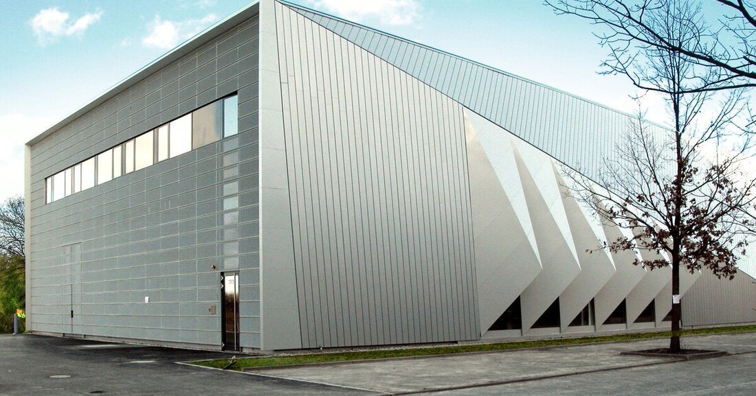 Forschungsteams der TU Darmstadt entwickeln zusammen mit Industriepartnern einen kostengünstigen Antrieb für Hybridfahrzeuge, der aus zwei Elektromotoren und einem Erdgasmotor besteht.