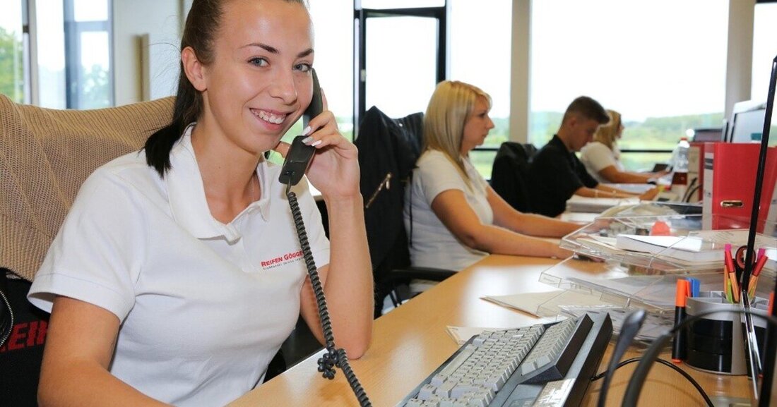 Schöner Erfolg für Reifen Göggel: Eine junge Mitarbeiterin wurde beim diesjährigen Ausbildungs-Award ausgezeichnet. Unterdessen starten bereits sechs neue Nachwuchskräfte in ihre Berufsausbildung beim schwäbischen Reifengroßhändler.