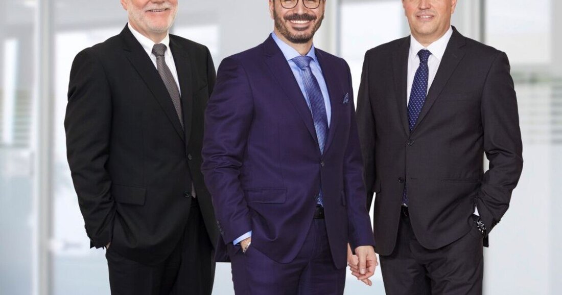 Christian Rothböck geht in den Ruhestand, Ivan Lattarulo übernimmt seine Aufgaben als Direktor Vertrieb Handel bei CarGarantie Österreich und Verantwortlicher für die österreichischen Außendienst-Mitarbeiter*innen.