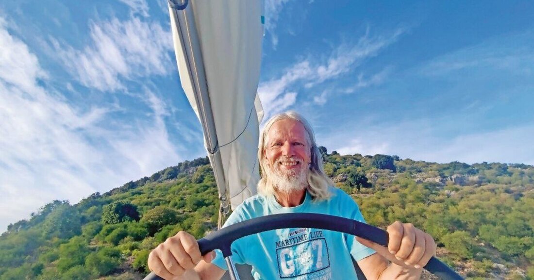 Im ersten Lockdown war er auf einem Segelschiff gefangen, jetzt hat er ein Buch darüber geschrieben. Aber vor allem ist Univ. Prof. Dr. Sebastian Kummer, Vorstand des Instituts für Transportwirtschaft und Logistik an der WU Wien, ein Logistik-Experte. Wie bewertet er den Chipmangel in der Autoindustrie?