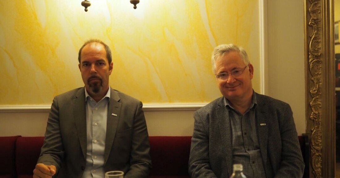 „Mister eFuels“ Jürgen Roth räumt mit Vorurteilen gegenüber synthetisch hergestellten Kraftstoffen auf und präsentiert mit seiner eFuel Alliance Österreich ein spektakuläres Projekt bei AVL List in Graz.