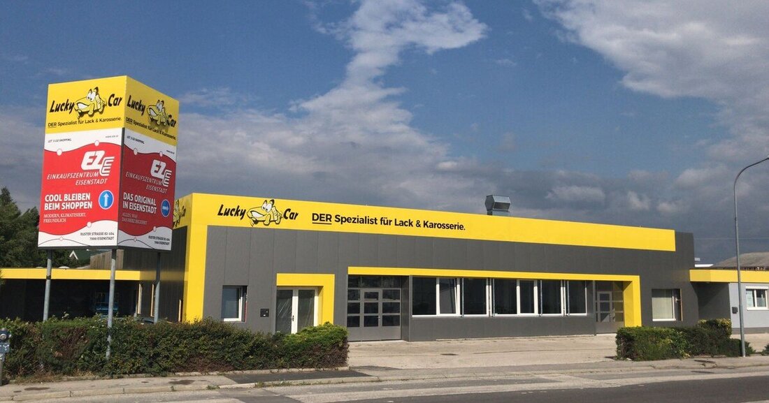 Galerie öffnen 1 Alle anzeigen Über 700 Kunden pro Jahr setzen in Eisenstadt bereits auf die Dienste von der Lucky Car-Filiale in der Mattersburger Straße. Sasa Glisic, der neue Franchisenehmer von Lucky Car Eisenstadt, übernimmt einen Betrieb mit viel Verantwortung. Die Filiale gibt es seit 2018. Und Glisic hat noch Großes vor: „Wir möchten gemessen am Umsatz die größte Autolackiererei des Burgenlands werden. Das oberste Gebot, um dieses Ziel zu erreichen, ist die Qualität, die immer passen muss.“ Der 30-jährige Unternehmer ist in der Kfz-Branche kein Neuling, leitete zuletzt mehrere Jahre ein Taxiunternehmen und war selbst Kunde bei Lucky Car. Breites Angebot Die Servicepalette …