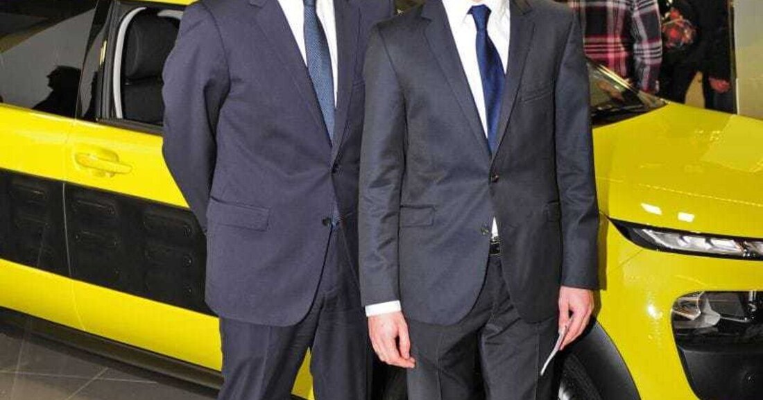 Nach einem zweimonatigen Umbau hat letzte Woche in Wien Simmering der neue Multimarken-Standort in der Simmeringer Hauptstraße 2-4 eröffnet. Der ehemalige Havelka-Standort bietet einen 865m2-Schauraum der für die Marken Peugeot, Citroën und DS. Raphael Gaillard, Standortleiter Simmering: „Ich freue mich, mit drei französischen Marken an dieser hervorragenden Adresse in Wien vertreten zu sein. Mein Team vor Ort besteht aus 12 Fachkräften, die mit Professionalität und Einsatz unsere Kunden betreuen werden.“