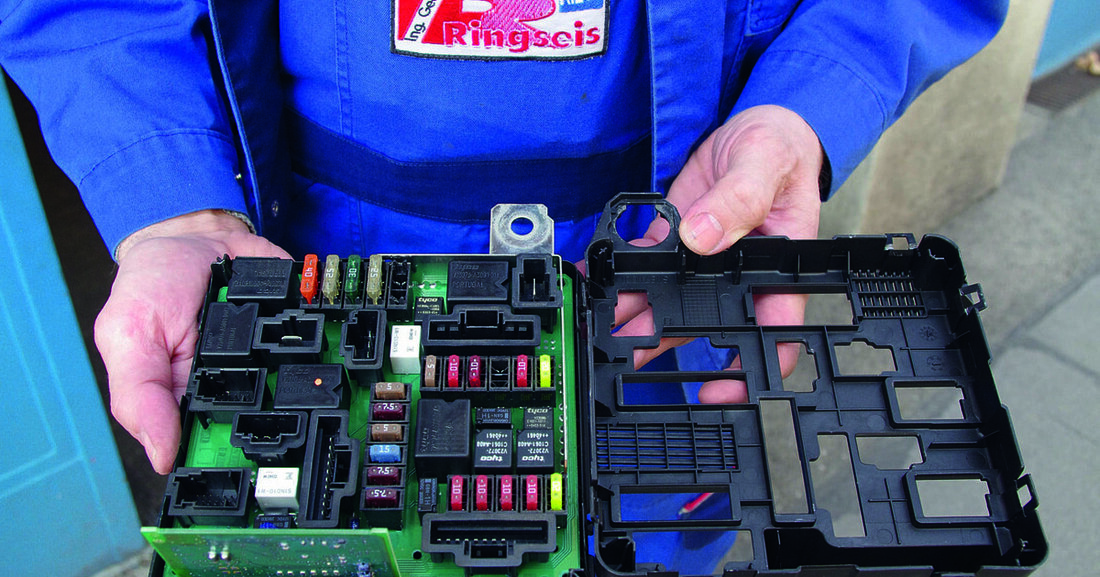 Der Scheibenwischer eines acht Jahre alten Renault Megane versagte plötzlich seinen Dienst. Die Suche nach dem Defekt wurde knifflig, nachdem alle bekannten Ursachen überprüft und ausgeschlossen wurden.