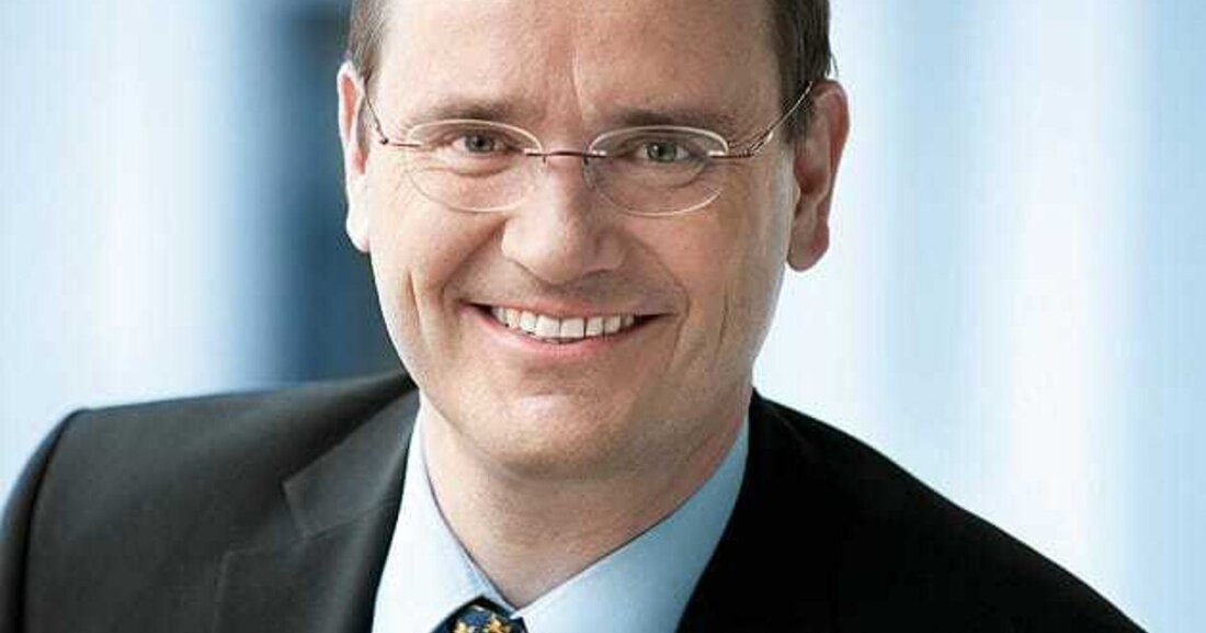 AVL-Geschäftsführer Robert Fischer erhielt im Rahmen des SAE-Weltkongresses in Detroit im US-Bundesstaat Michigan den SAE-Getriebeaward.