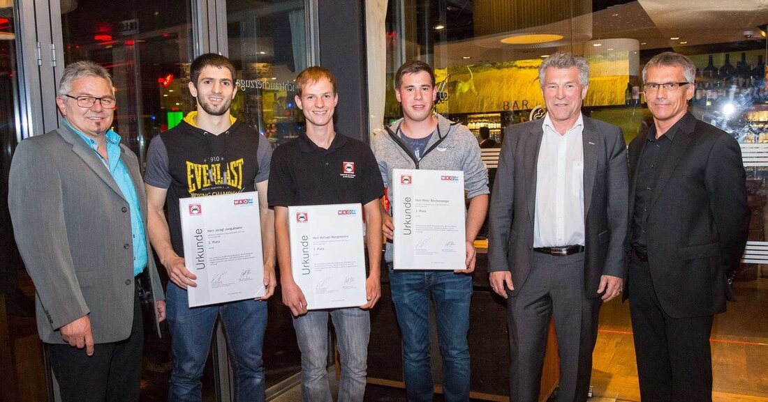 Beim oberösterreichischen Landeslehrlingswettbewerb der Karosseriebautechniker gewann Michael Morgenstern aus Bad Goisern vom Lehrbetrieb Zeilner in Steeg. Auf Platz 2 landete Jaragi Langulbaew aus Linz, der vom BFI OÖ ausgebildet wird. Den 3. Platz erreichte Peter Julian Bleckenwegner aus Hohenzell, ausgebildet vom Karosseriefachbetrieb Haselmaier in St. Marienkirchen.
