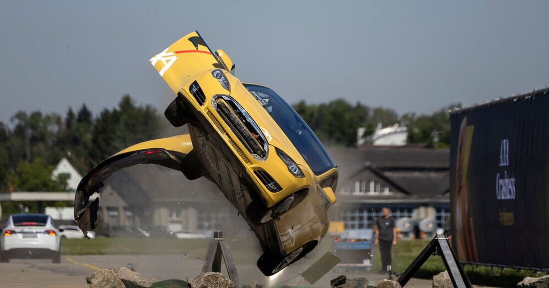 Fahrer:innen von E-Autos verursachen 50 Prozent mehr Kollisionen als jene von herkömmlichen Verbrennern.