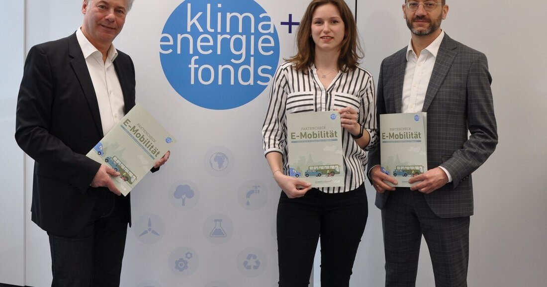 Der „Faktencheck E-Mobilität“ des Klima- und Energiefonds räumt mit verbreiteten Mythen rund um E-Autos auf.