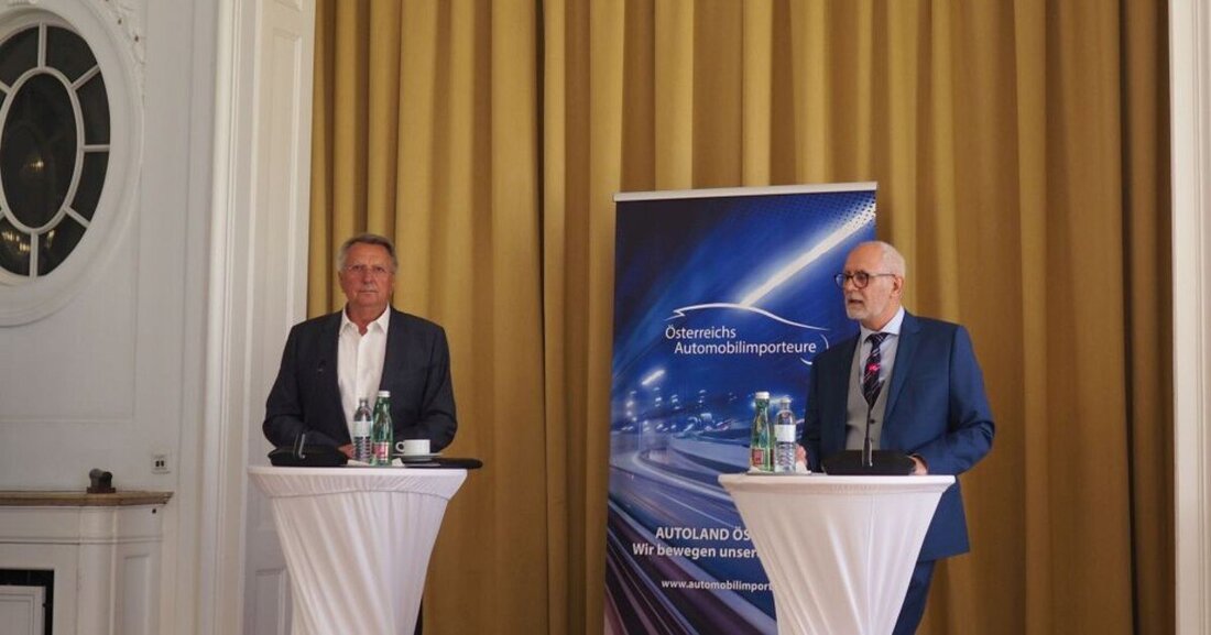 23 Automarken informieren am 5. und 6. Mai 2022 über E-Mobilität - dafür bleiben 1200 Händler länger geöffnet.