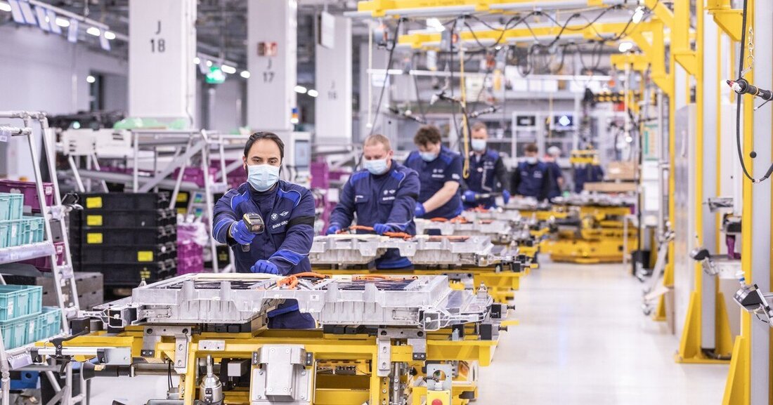 Die Münchner machen Tempo beim Ausbau der E-Mobilität und rüsten die Werke dementsprechend auf.