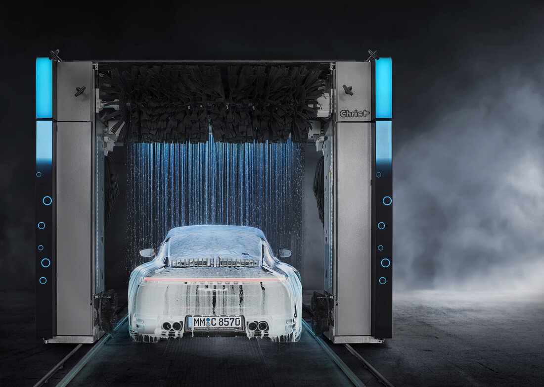 Christ Car Care bringt mit „Alligator“ einen hochalkalischen Universal-Vorreiniger für den Einsatz in professionellen Autowaschanlagen heraus. Laut Hersteller liegt der Schwerpunkt auf kurzer Einwirkzeit, ausgeprägter Schaumbildung und niedriger Dosierung, um Abläufe zu straffen und Ressourcen zu sparen.