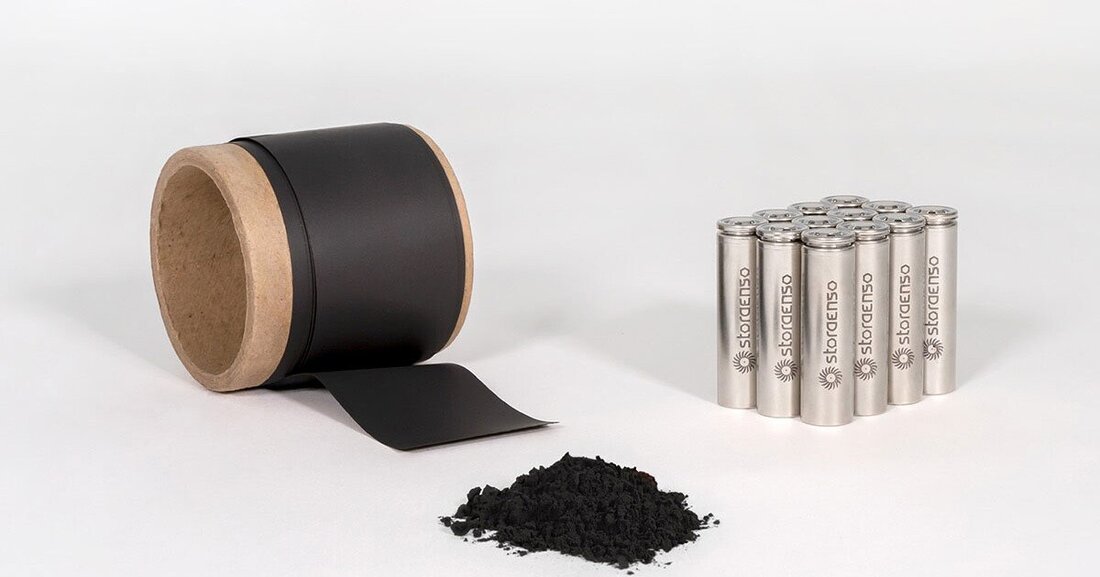 Stora Enso hat aus Holzabfällen eine Anode entwickelt, die eine nachhaltige Herstellung von E-Autobatterien ermöglicht.