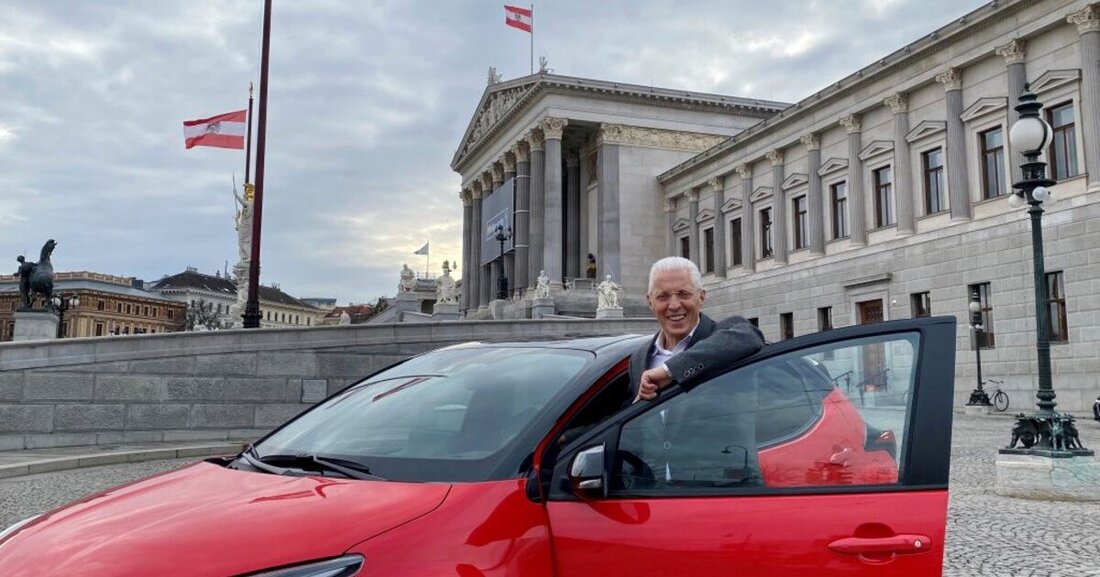 Das von Gerhard Lustig initiierte Autovolksbegehren hat bereits knapp die Hälfte der benötigten Unterschriften erreicht.