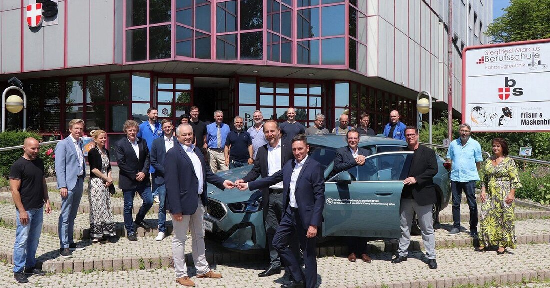 BMW Austria und die BMW Group Wien stellen der Siegfried Marcus Berufsschule ein neues Schulungsfahrzeug zur Verfügung.