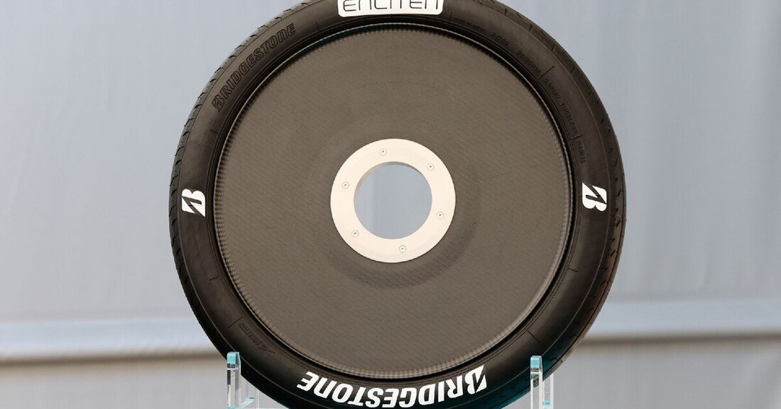 Bridgestone setzt im Motorsport auf Reifen mit Enliten Technologie, die zum Großteil aus recycelten und erneuerbaren Materialien bestehen.