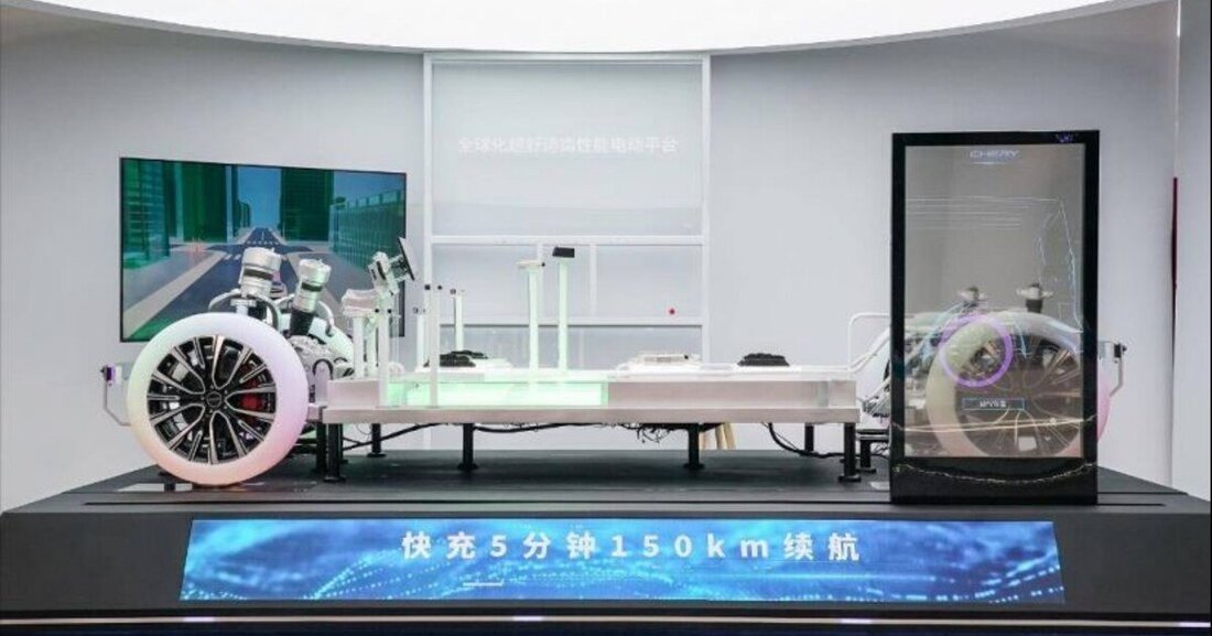 Für seine neuen Automarken Omoda, Jaecoo und Exlantix stellte Chery Automobile die neue Hochleistungsplattform E0X vor.