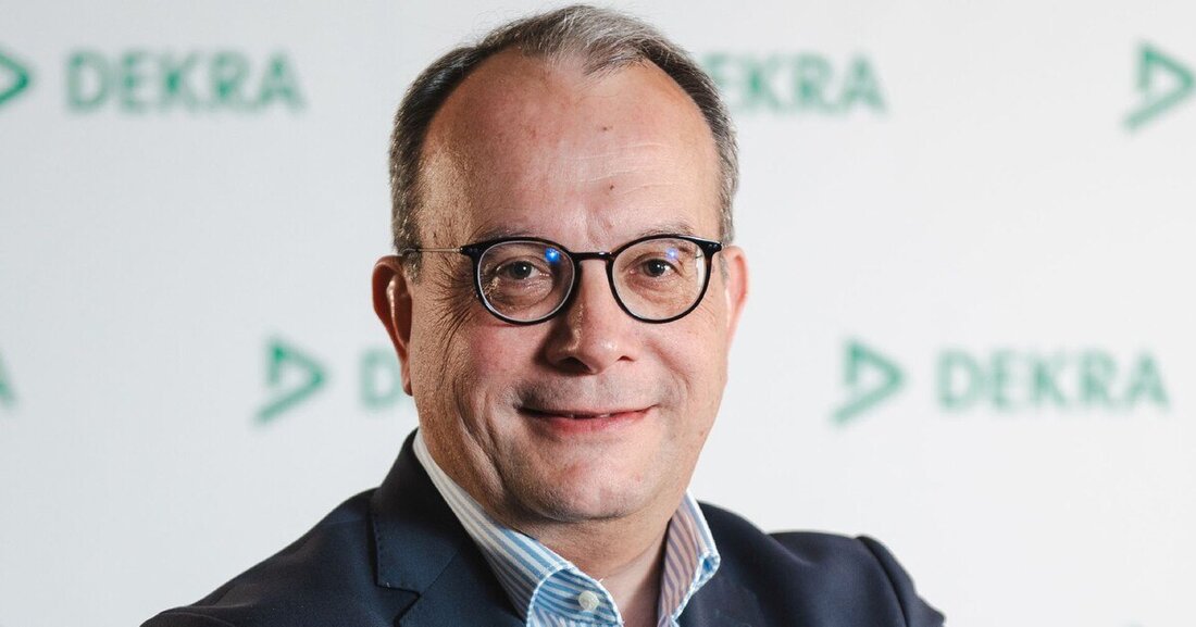 Für die interaktive Online-Weltkarte unter www.dekra-vision-zero.com werten die Dekra Experten kontinuierlich die jeweils neuesten verfügbaren Unfallstatistiken aus. Für insgesamt 29 Länder in Europa, Amerika, Asien und Ozeanien verzeichnet die Karte jene Städte mit mehr als 50.000 Einwohnern, die seit 2009 in mindestens einem Jahr das Ziel von null Verkehrstoten erreicht haben. Dazu zählen auch sechs Städte in Österreich. Den Dekra Vision Zero Award 2024 erhält das nordrhein-westfälische Rheine. In der Stadt an der Ems mit rund 78.000 Einwohnern gab es in neun der vergangenen zehn Jahre keine Verkehrstoten im innerörtlichen Verkehr. Die Verkehrssicherheits-Experten von Dekra würdigen diesen Erfolg mit der …