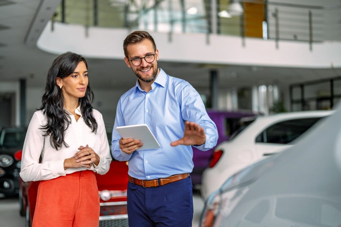 Eine Umfrage von mobile.de zeigt: Während Finanzierer und Barkäufer weiterhin Benziner bevorzugen, interessieren sich Leasing-Nutzer deutlich stärker für Elektroautos. Leasing gilt zudem als flexible und kostentransparente Option.