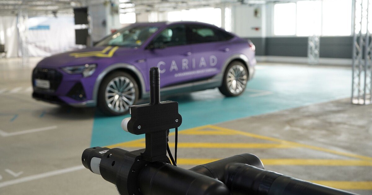 Roboter laden E-Autos