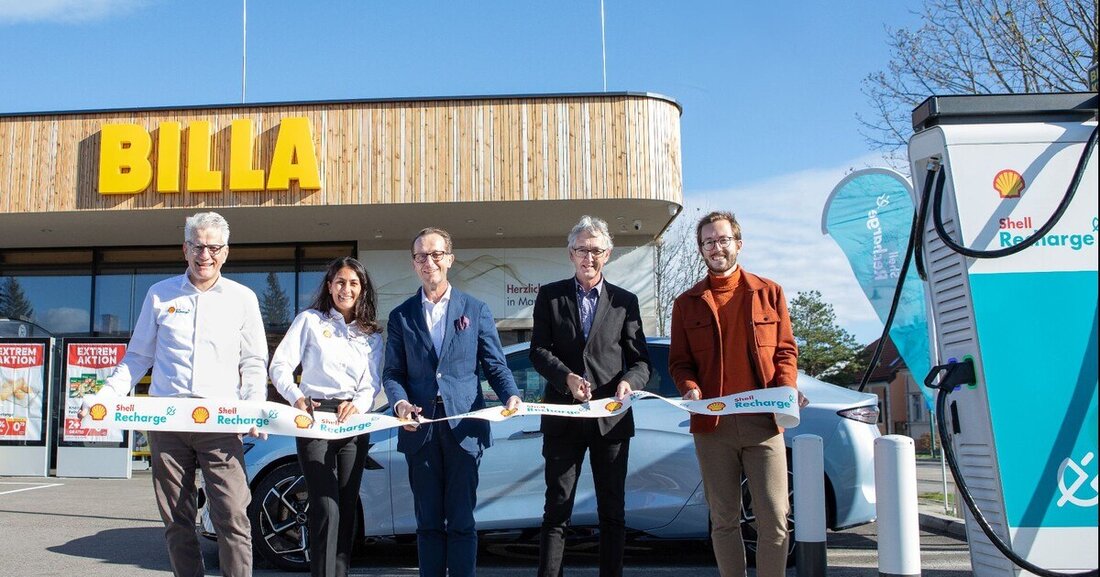 Shell und die Rewe Group errichten Shell Recharge Schnellladesäulen mit 150 kW Ladeleistung an Billa, Bipa und Penny Standorten.