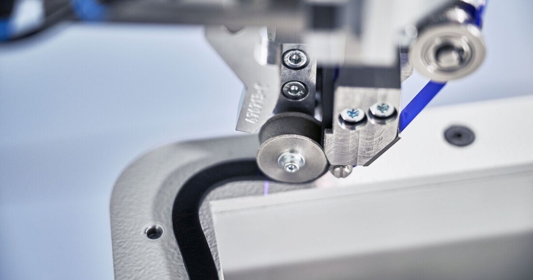 tesa, Vulkan Technic und Liebherr haben gemeinsam eine innovative Lösung für die Batteriepackmontage entwickelt.