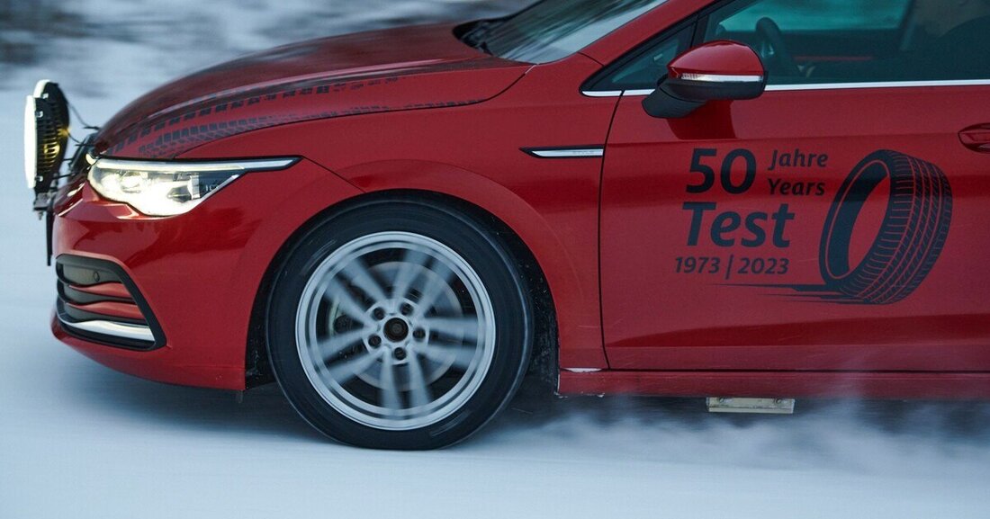 Beim ÖAMTC Winterreifentest 2023 schnitten elf Modelle "gut" und 18 mit "befriedigend" ab. Drei erhielten ein "nicht genügend".